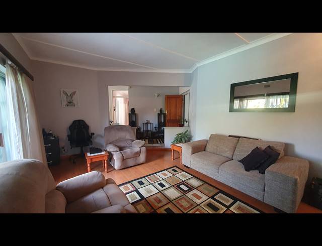 3 BEDROOM FREEHOLD FOR SALE IN RANDHART